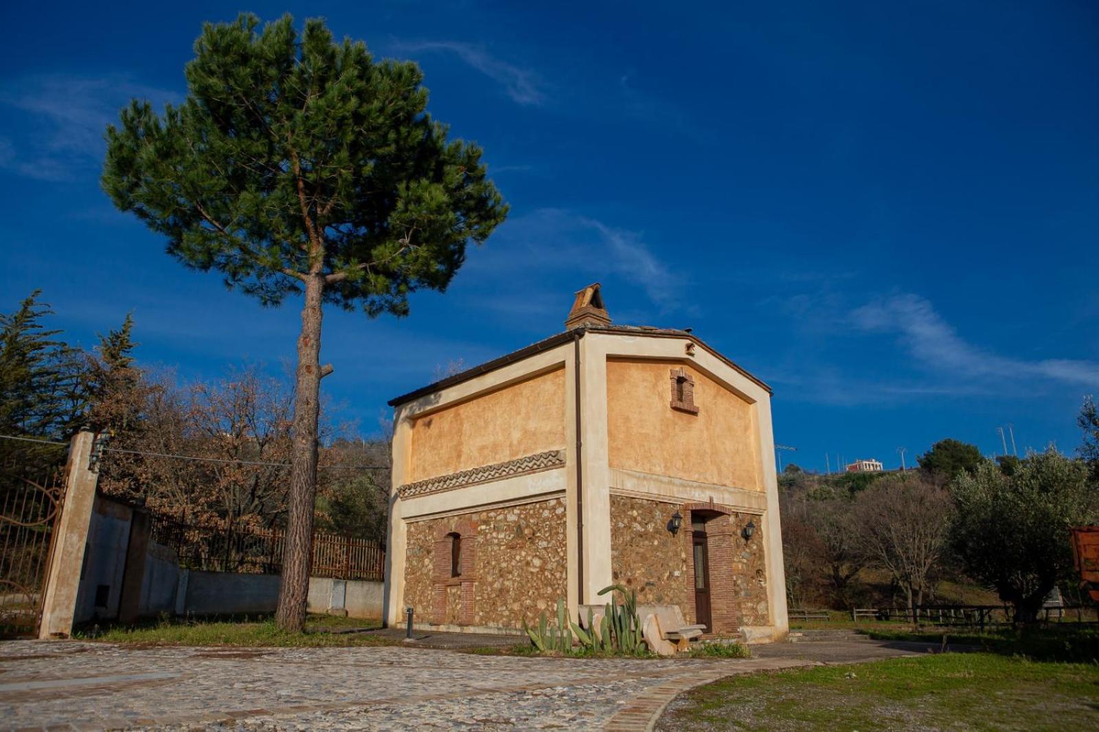 Agriturismo Masseria Fonte Di Maroglio Кастровиллари Экстерьер фото